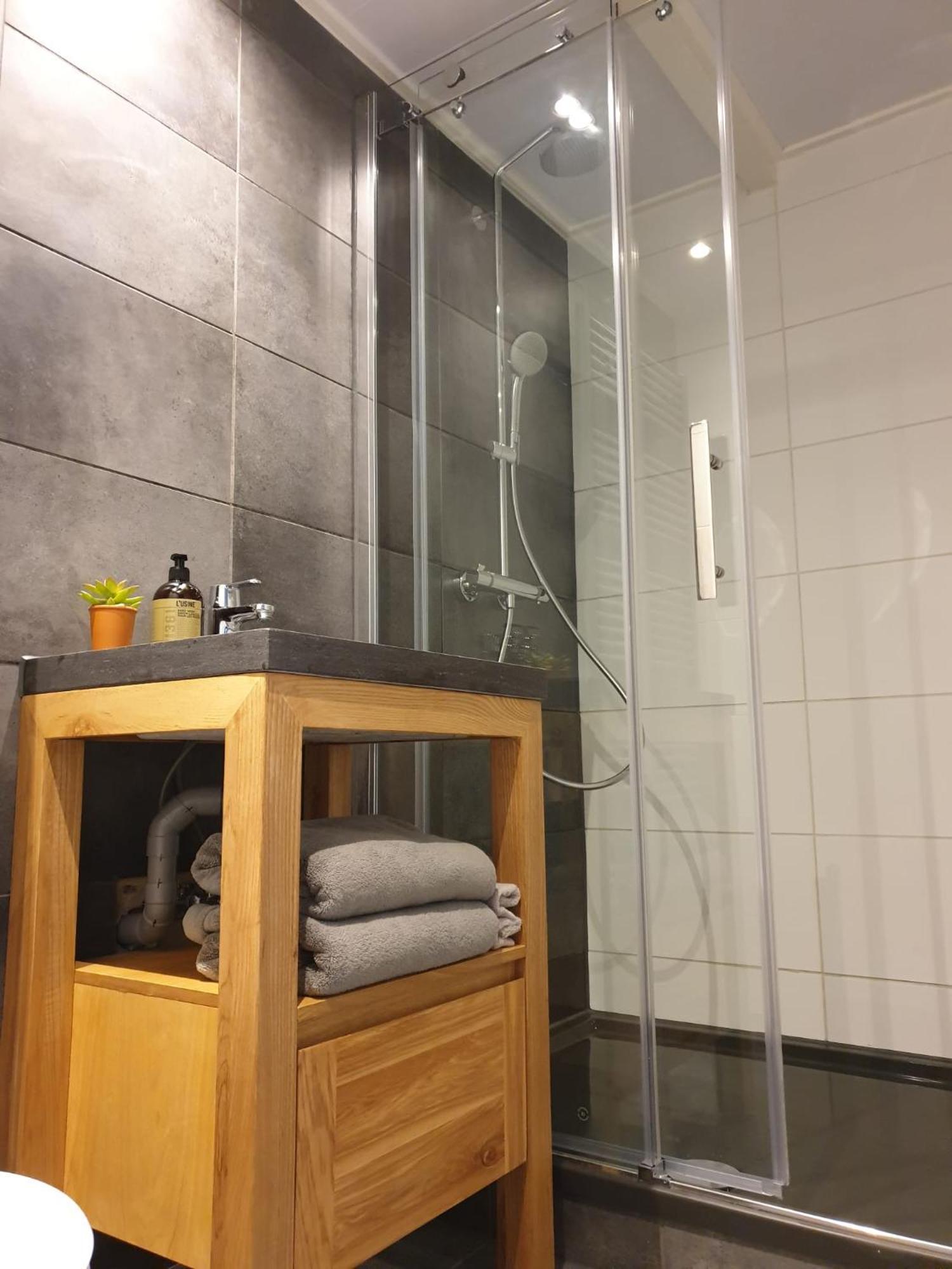 Spacious Private Guest House هيلْفِرسوم المظهر الخارجي الصورة